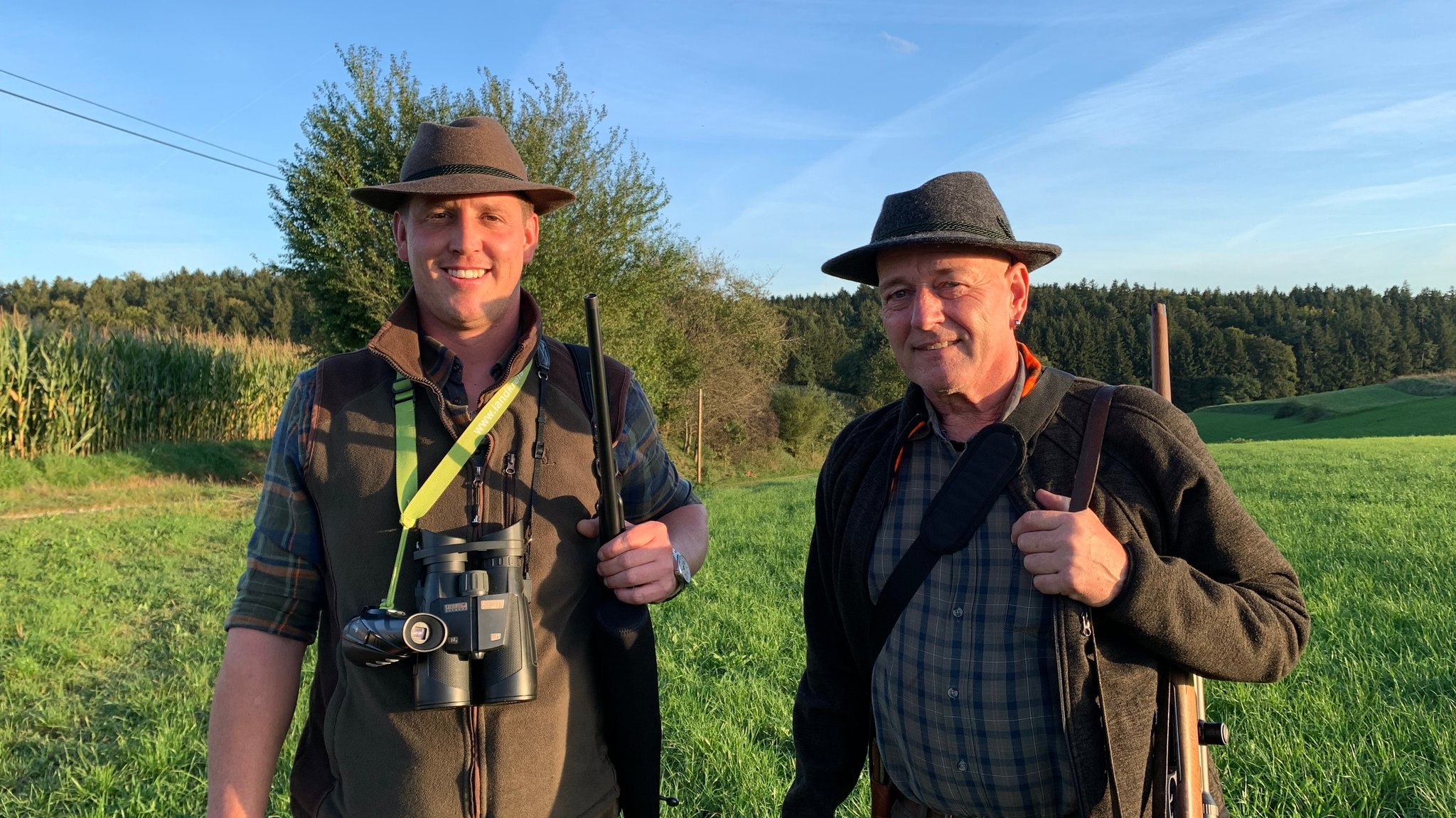 Mehr Jagen damit junge Triebe am Waldboden wachsen können: Das ist die Philosophie der Jäger Christian Hörl und Josef Finkenzeller.