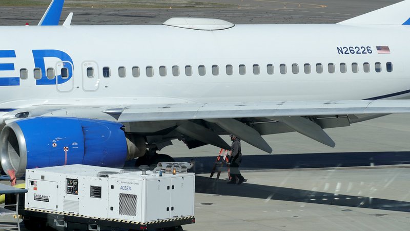 Boeing von United Airlines verliert Rumpfteil