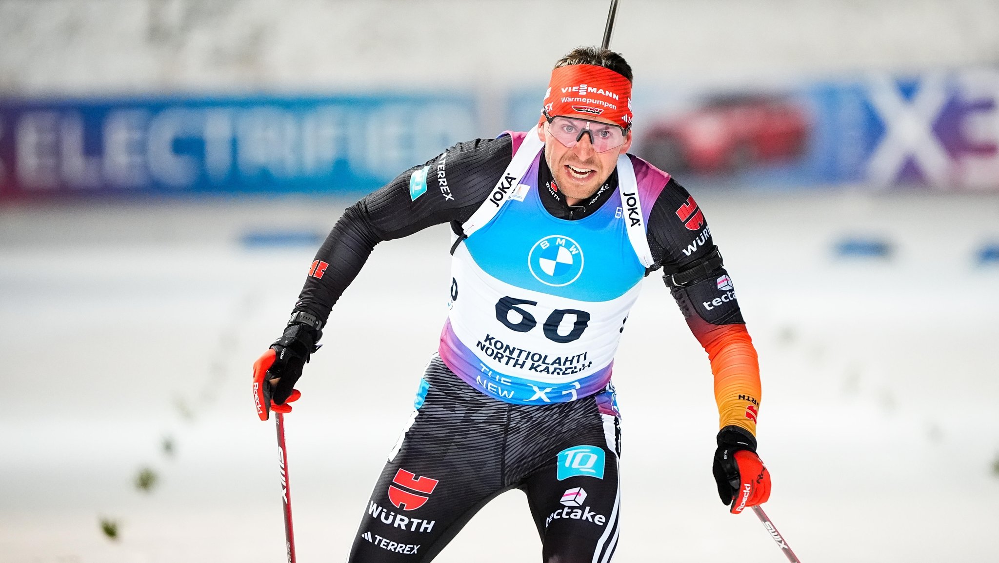 Philipp Nawrath beim Zieleinlauf in Kontiolahti