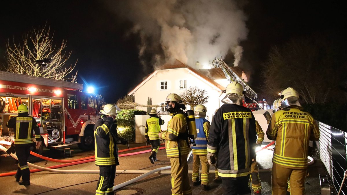 Bei dem Brand am zweiten Weihnachtsfeiertag 2019 war ein Schaden von etwa 300.000 Euro entstanden. Das Haus war anschließend unbewohnbar.