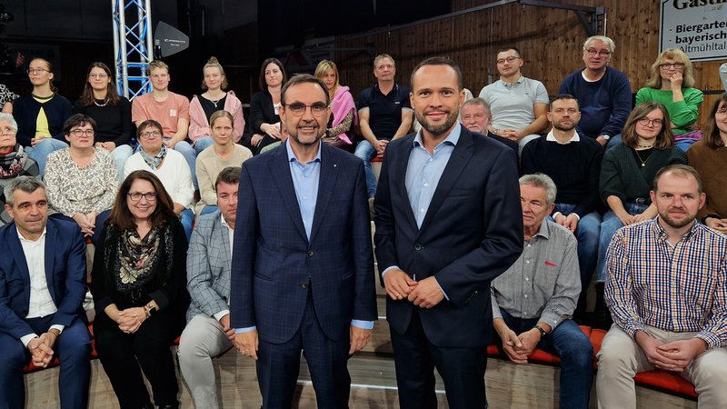 Klaus Holetschek, CSU und Martin Hagen, FDP stellen sich der Diskussion mit den Bürgern | Bild: BR Klaus Holetschek, CSU und Martin Hagen, FDP stellen sich der Diskussion mit den Bürgern