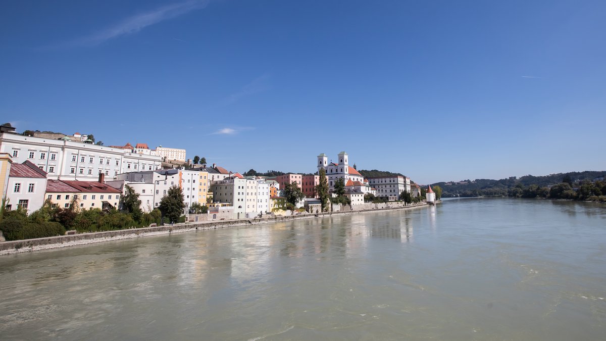 Stadtansicht von Passau mit der Innpromenade (Symbolbild)