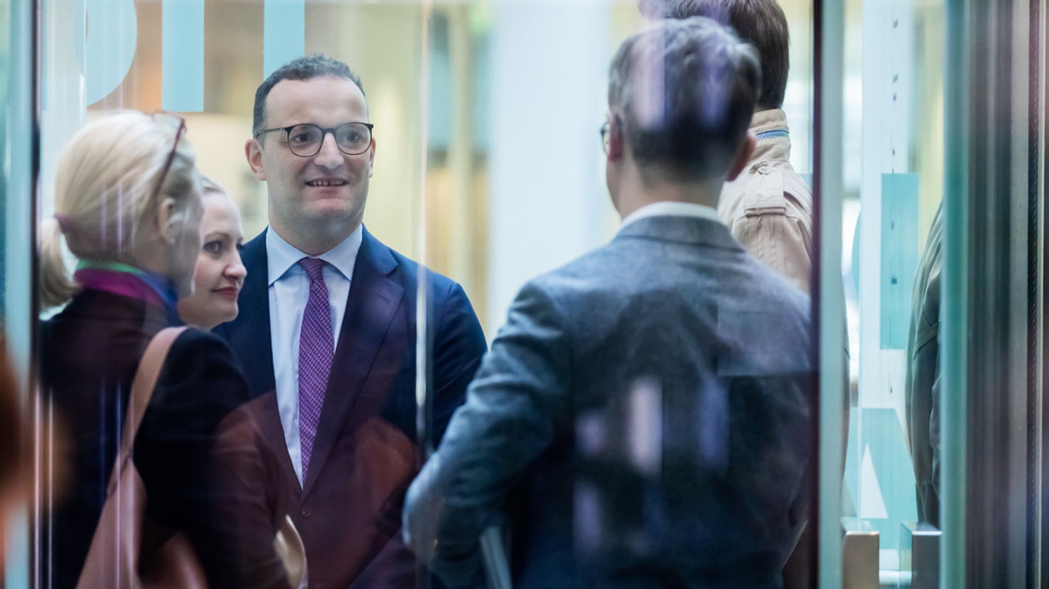 Nach Spahn-Vorstoß: Schwarz-Rot ringt um Umgang mit der AfD | BR24