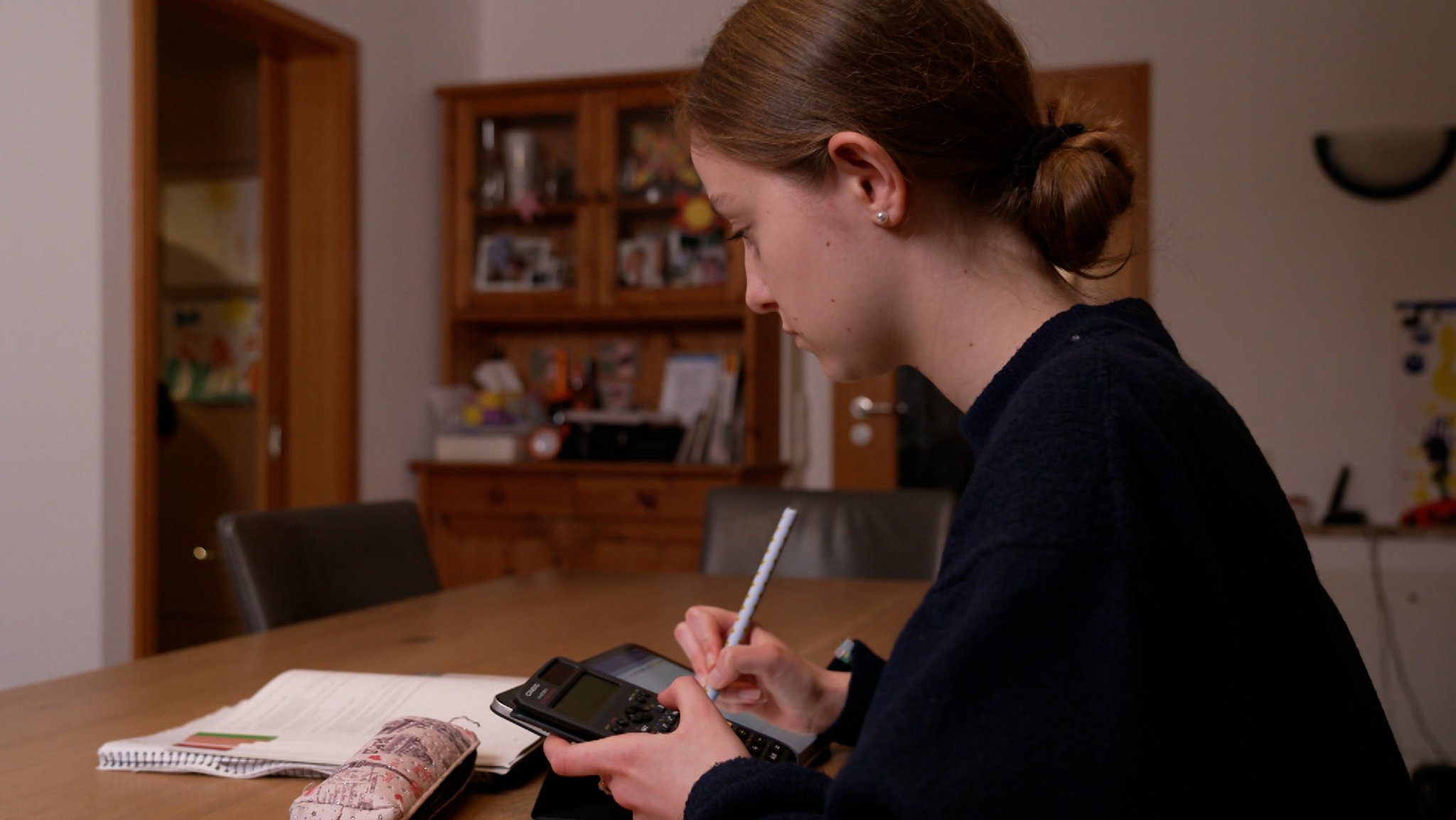 Schüler mit Legasthenie können heute gezielt Hilfe erhalten. Doch genauso wie manche mit den Buchstaben zu kämpfen haben, stehen manche Schüler den Zahlen schier ohnmächtig gegenüber. Die Rechenschwäche Dyskalkulie ist vielen noch weitgehend unbekannt.