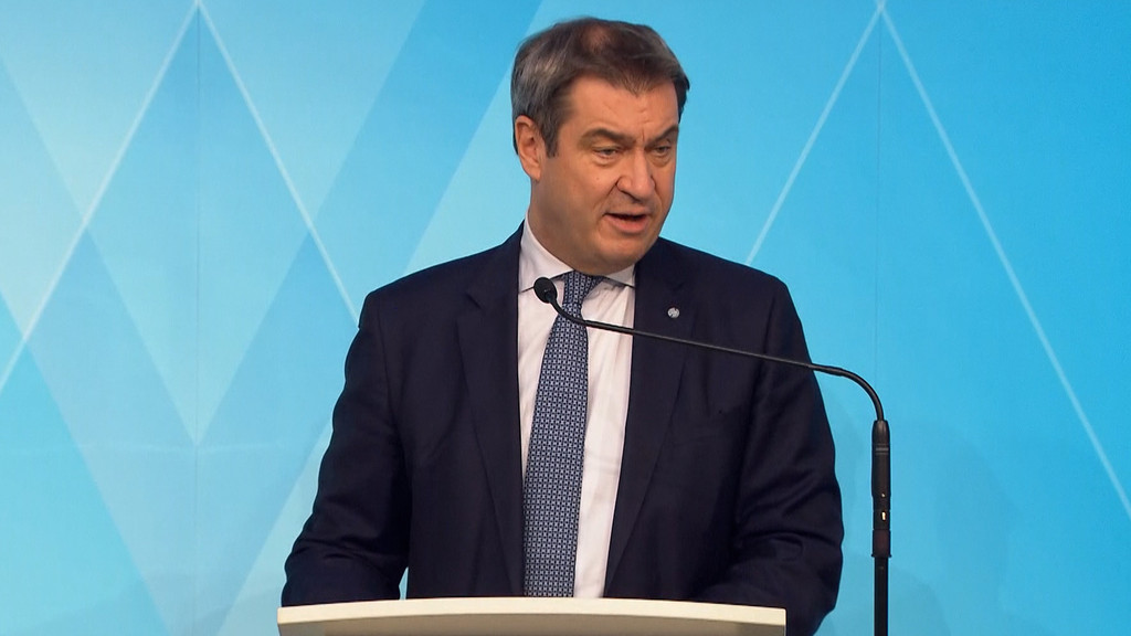 Ministerpräsident Söder forderte "Einsicht und Mitmachen" von den Profi-Klubs. | Bild: BR Ministerpräsident Söder forderte "Einsicht und Mitmachen" von den Profi-Klubs.