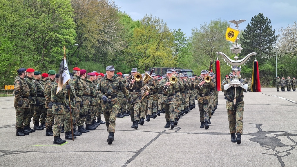 Soldaten des Heimatschutzregimentes 1 anlässlich dessen offizieller Aufstellung im April 2022.
