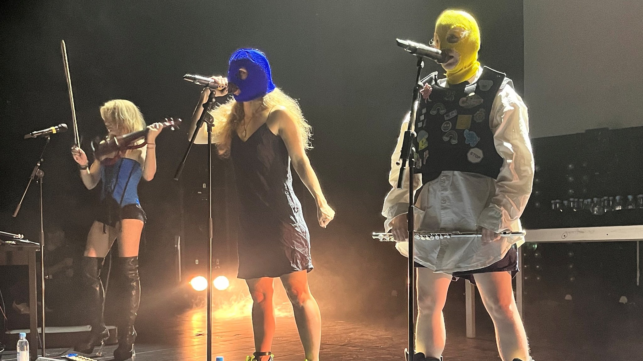 Pussy Riot in den Münchner Kammerspielen | Bild: Christine Hamel / Bayerischer Rundfunk 2026 Pussy Riot in den Münchner Kammerspielen