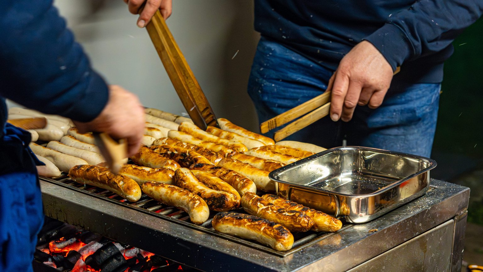 Kalorien Bratwurst Mit Brötchen April, April: Lady Gaga im Fichtelgebirge, "Tag der Bratwurst" | BR24