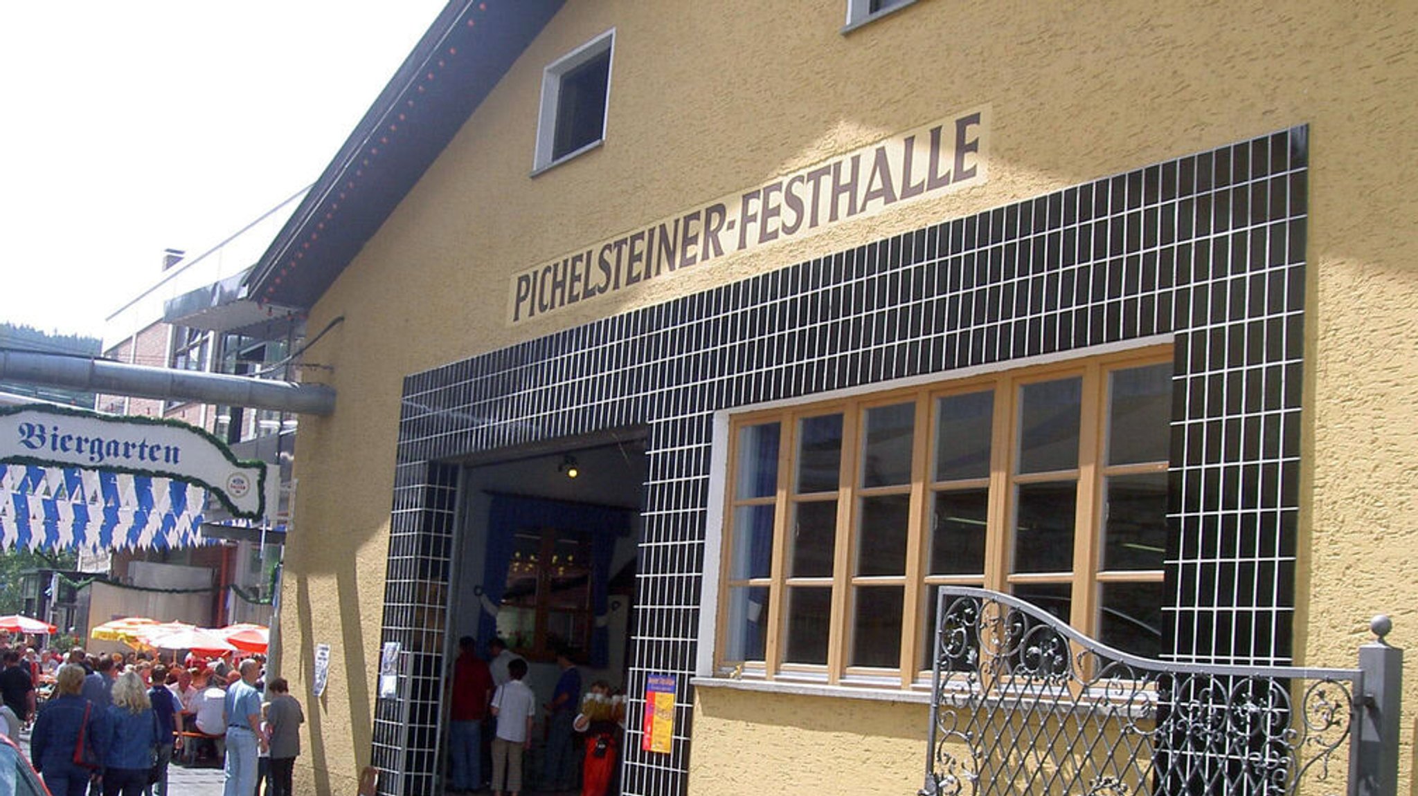 (Archivbild) Einmal im Jahr wird ein Eintopf zum Star: Der Pichelsteiner. Ende Juli feiern die Regener (Bayerischer Wald) ihr traditionelles Pichelsteiner-Fest. | Bild: BR/apm film- und fernsehproduktion münchen gmbh (Archivbild) Einmal im Jahr wird ein Eintopf zum Star: Der Pichelsteiner. Ende Juli feiern die Regener (Bayerischer Wald) ihr traditionelles Pichelsteiner-Fest.