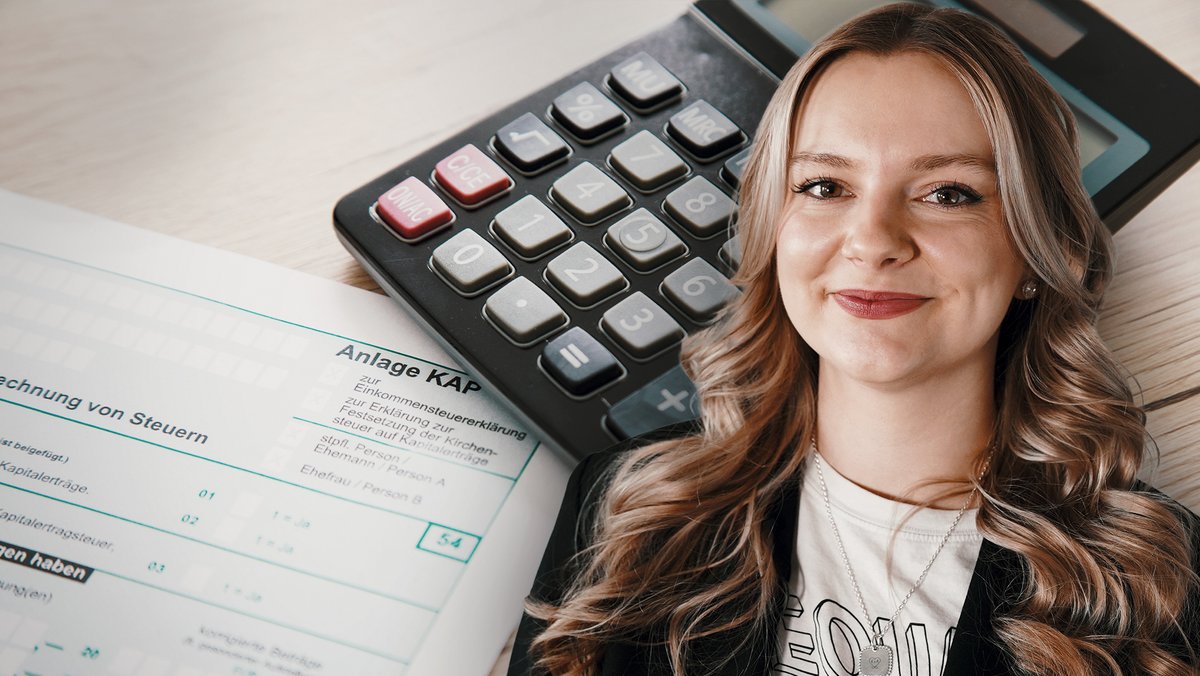 junge Frau vor Finanzunterlagen 