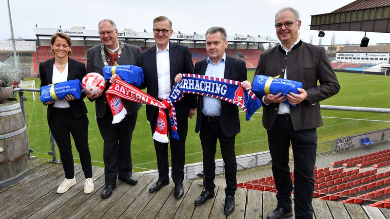 Pressetermin im Sportpark Unterhaching | Bild: picture alliance/dpa | Jens Niering Pressetermin im Sportpark Unterhaching