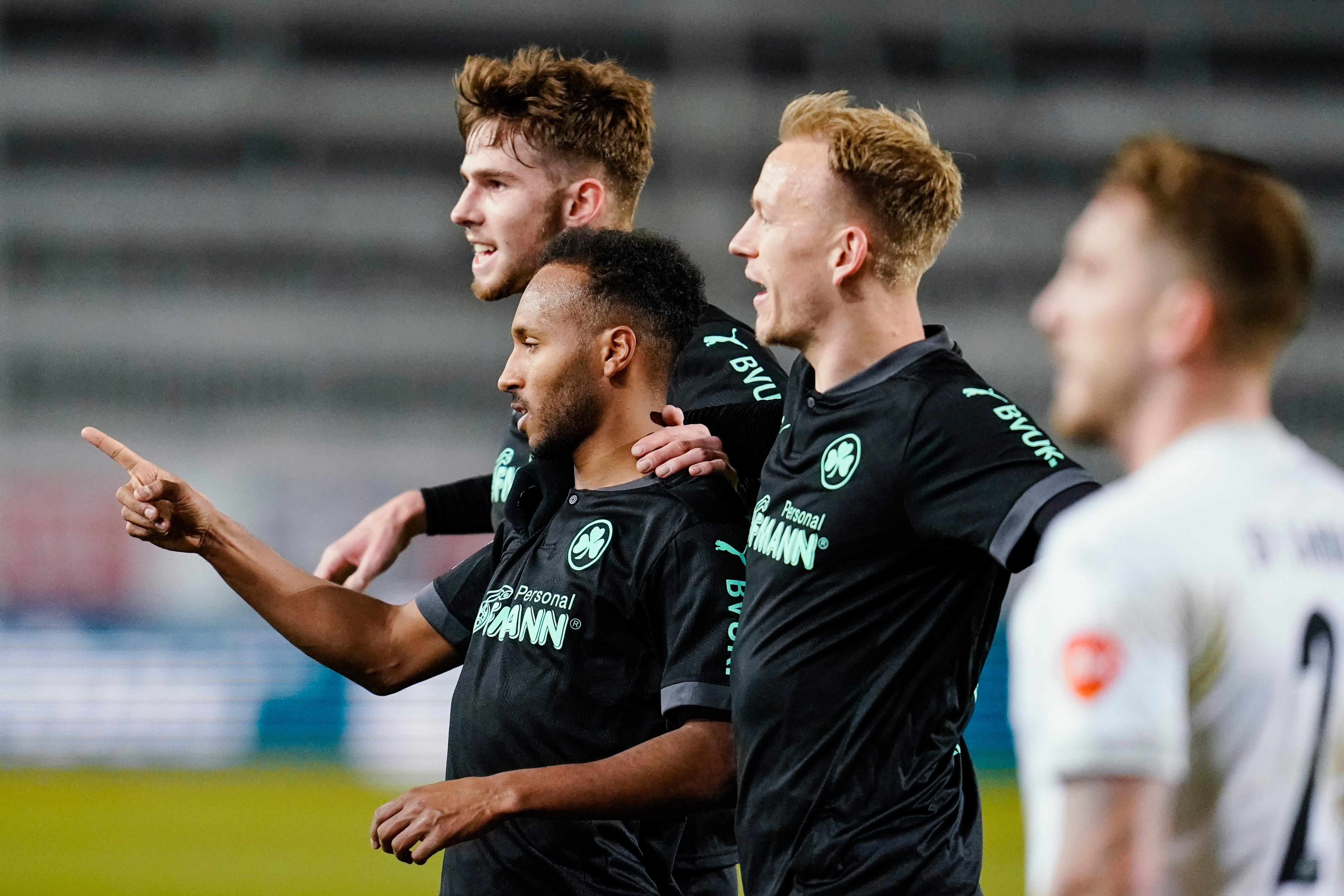 SpVgg Greuther Fürth neuer Zweitliga-Tabellenführer | BR24
