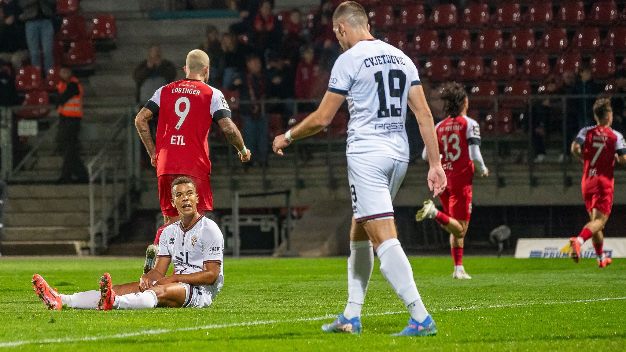 Ingolstadts Marcel Costly am Boden