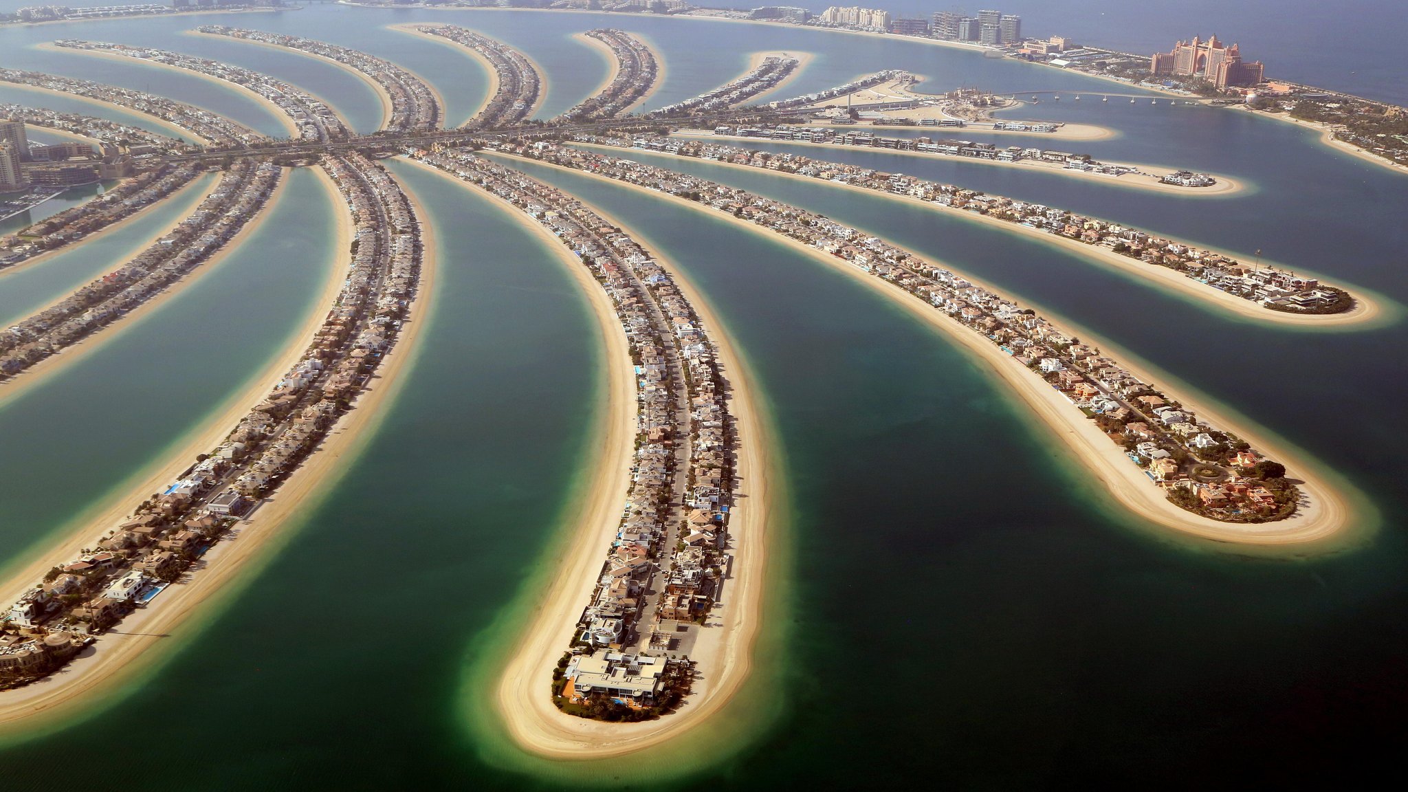 Raketen auch über Dubai: Brand auf Palmen-Insel