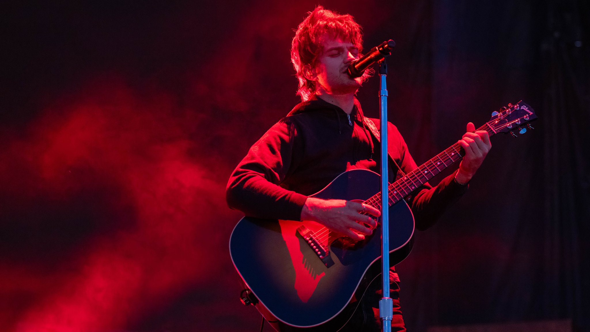 Ganz oben: Joe Keery alias bei einem Auftritt beim Austin City Limits Music Festival in Austin, Texas, am 4. Oktober 2025. 