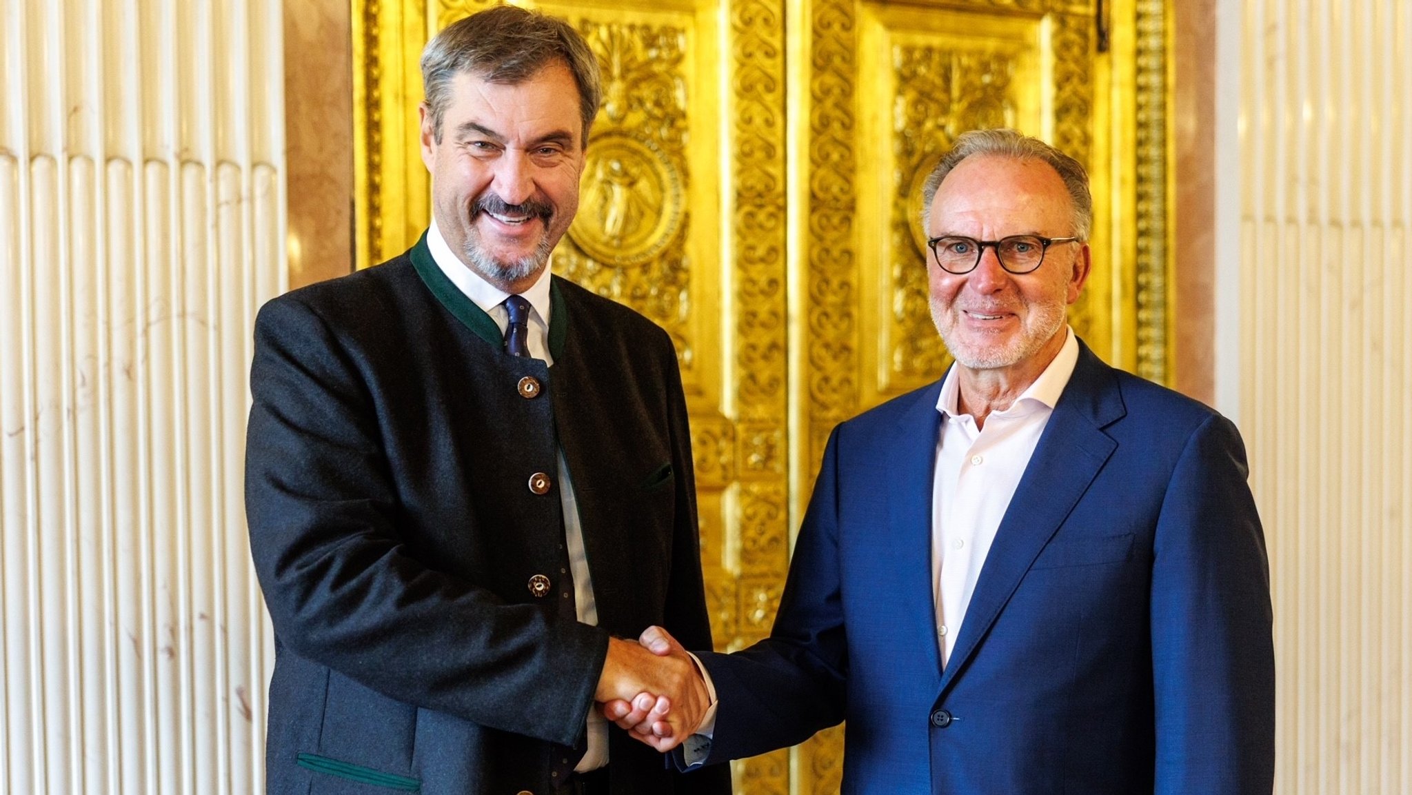 Markus Söder (l.) und Karl-Heinz Rummenigge | Bild: Bayerische Staatskanzlei Markus Söder (l.) und Karl-Heinz Rummenigge