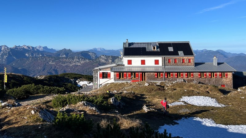 Das Störhaus auf dem Untersberg: Die Wasserversorgung funktioniert gänzlich ohne eigene Quelle, nur über das Regenwasser. | Bild: BR/Georg Bayerle Das Störhaus auf dem Untersberg: Die Wasserversorgung funktioniert gänzlich ohne eigene Quelle, nur über das Regenwasser.