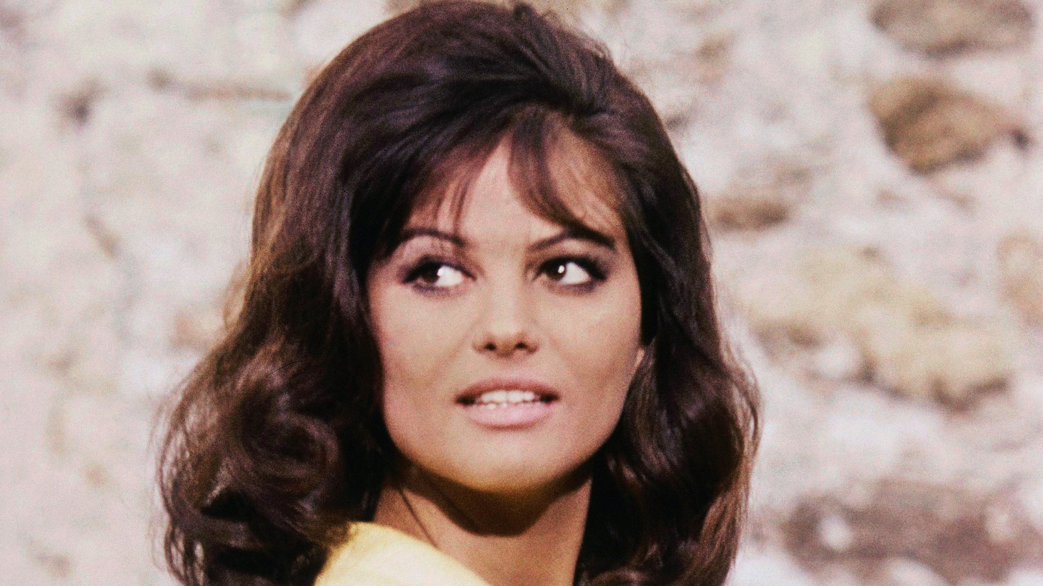 ARCHIV - 01.01.1965, ---: Die Schauspielerin Claudia Cardinale, aufgenommen im Jahr 1965. Foto: Uncredited/AP/dpa +++ dpa-Bildfunk +++