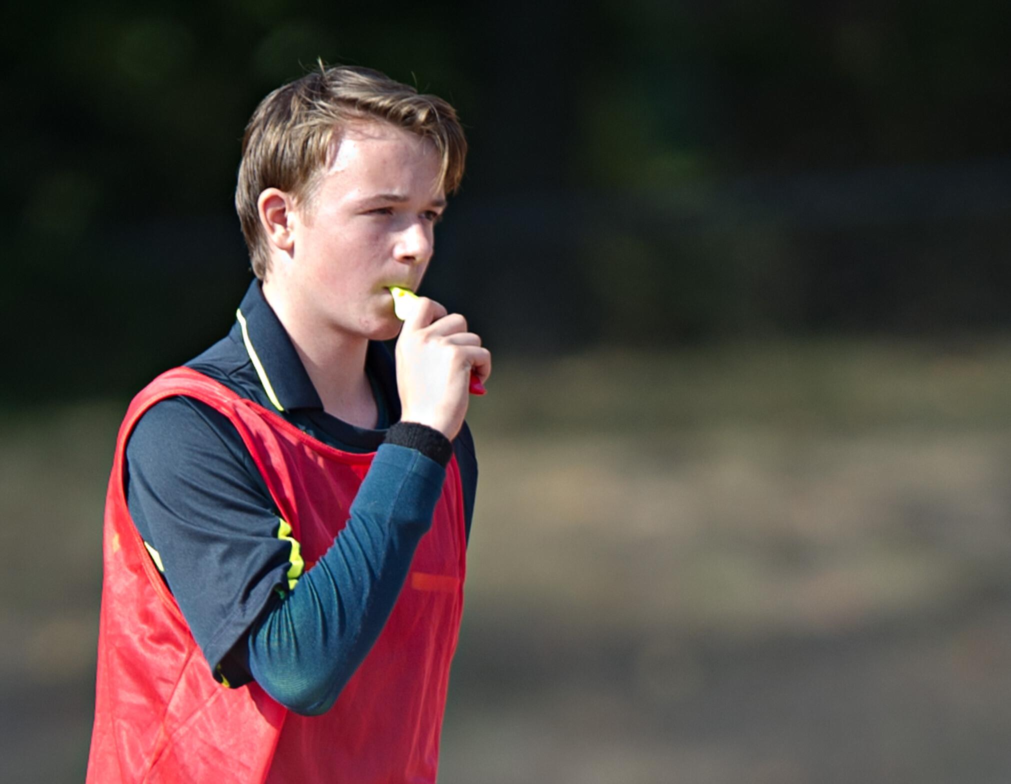 Junger Schiedsrichter