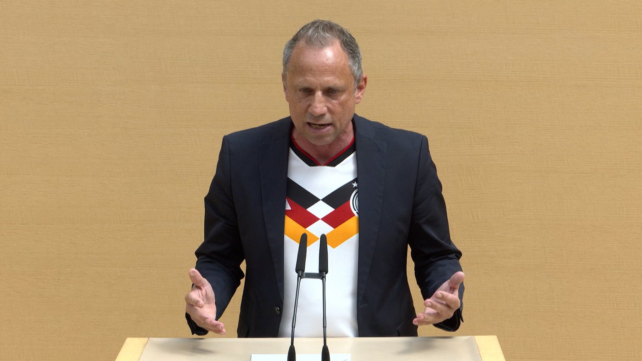 Umweltminister Thorsten Glauber im Landtag | Bild: BR Umweltminister Thorsten Glauber im Landtag