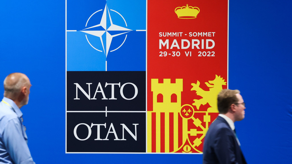 Emblem des Nato-Gipfels in Madrid.