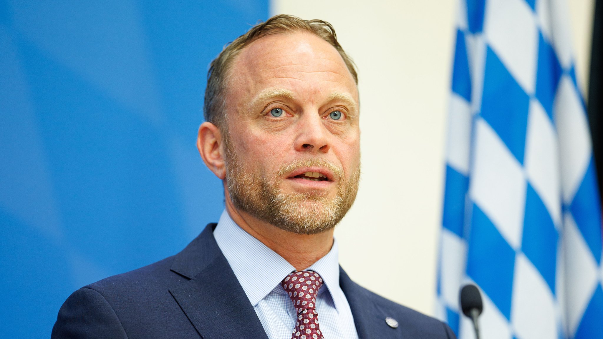 Michael Weinzierl, Beauftragter der Polizei für Hasskriminalität und Antisemitismus, spricht auf einer Pressekonferenz im bayerischen Innenministerium zur Vorstellung des bayernweiten Lagebilds zur Hasskriminalität. (Archivbild)