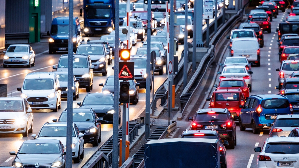 Vier Wochen Dieselfahrverbot in München | Bild: dpa-Bildfunk/Matthias Balk Vier Wochen Dieselfahrverbot in München