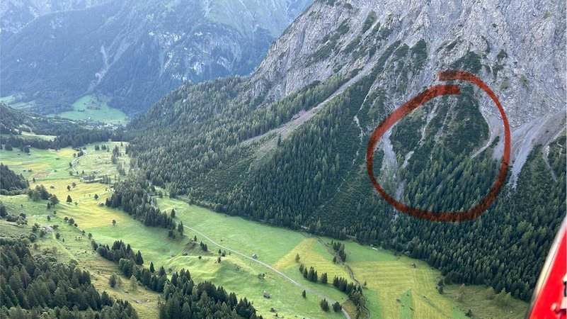 In den Bergen: Absturzstelle des Flugzeugs, das auf dem Weg nach Straubing war. | Bild: Landespolizeidirektion Vorarlberg In den Bergen: Absturzstelle des Flugzeugs, das auf dem Weg nach Straubing war.