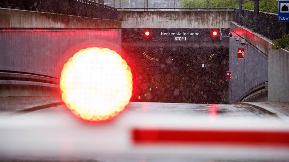 Stau nach Tunnelsperrung in München | Bild:dpa-Bildfunk/Matthias Balk