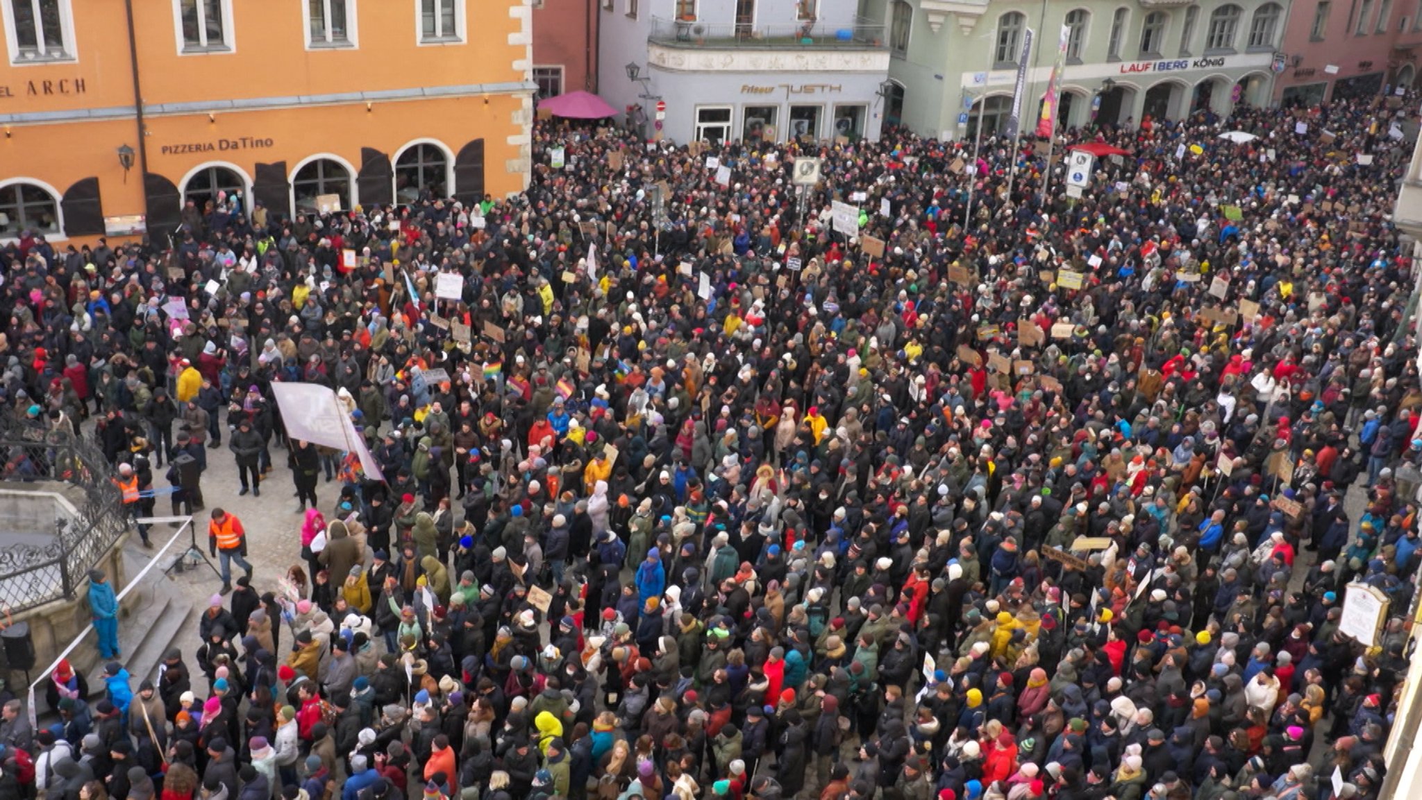 Großer Andrang bei Demo gegen Rechtsextremismus in Regensburg