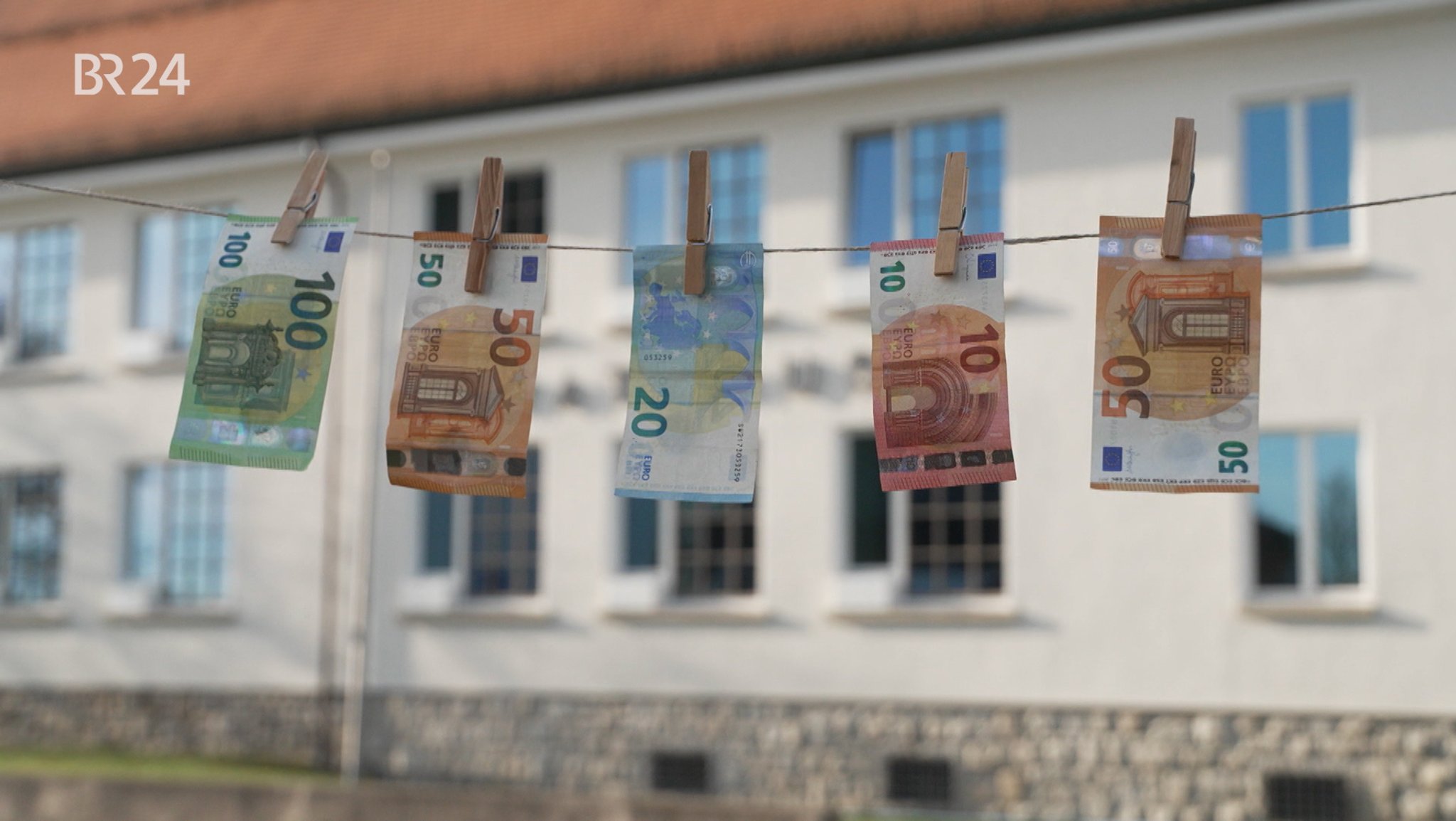 Mitarbeiter sorgen sich um Gehälter, weil das Geld der Kommune im Landkreis Passau auszugehen droht | Bild: BR Mitarbeiter sorgen sich um Gehälter, weil das Geld der Kommune im Landkreis Passau auszugehen droht
