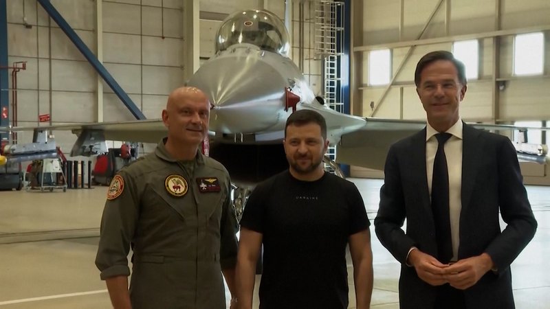 Die Ukraine bekommt F-16-Kampfflugzeuge von den Niederlanden und aus Dänemark. 