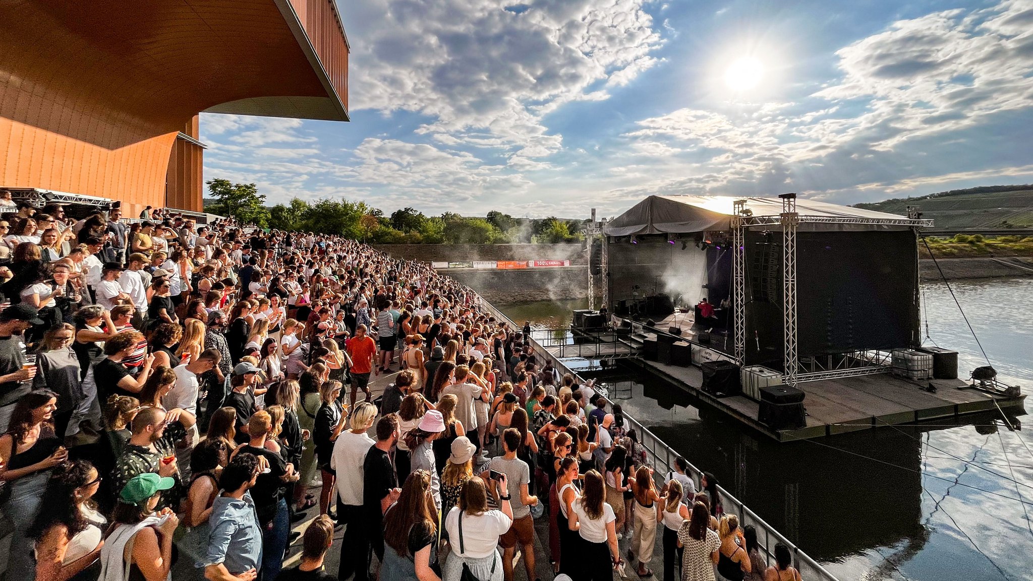 Stars und Newcomer auf dem Wasser - Hafensommer gestartet