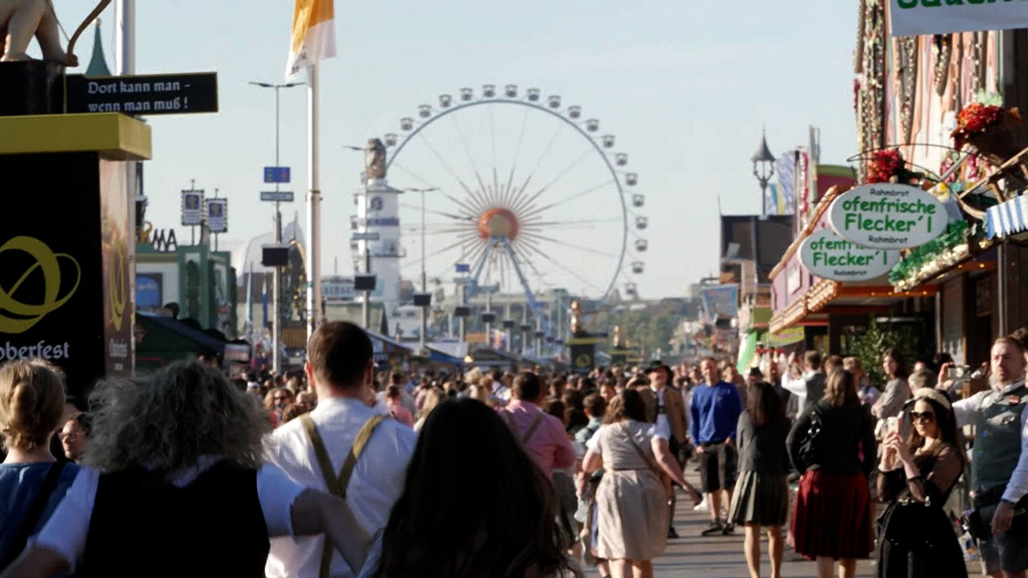 Besucher auf der Wiesn.