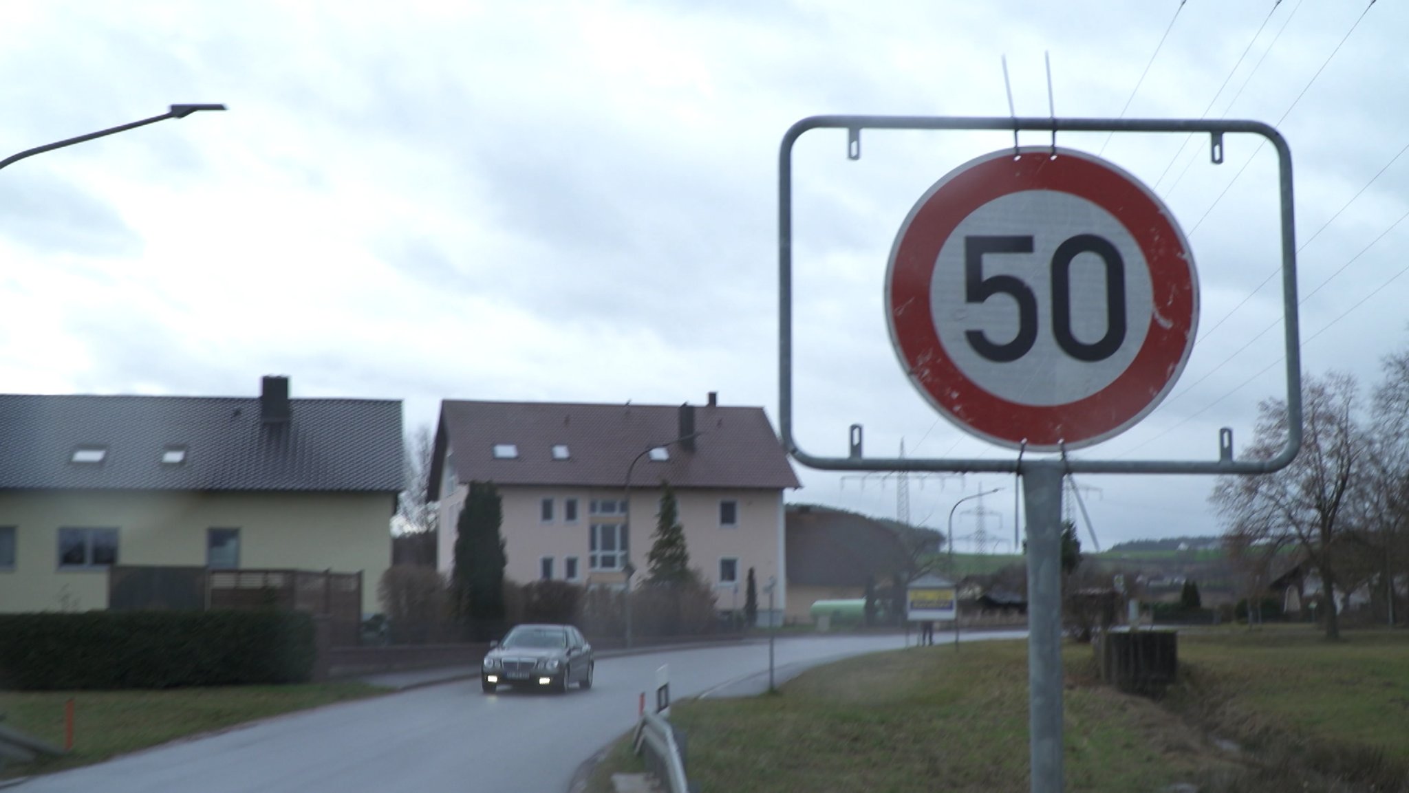 Leerer Rahmen eines Ortsschilds in Büchelkühn