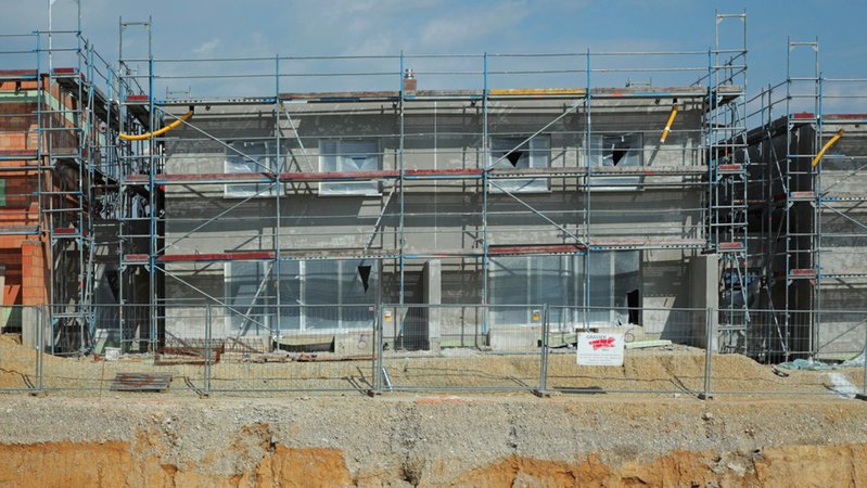 Wohnhäuser im Rohbau | Bild: BR/Alexander Krauß Wohnhäuser im Rohbau