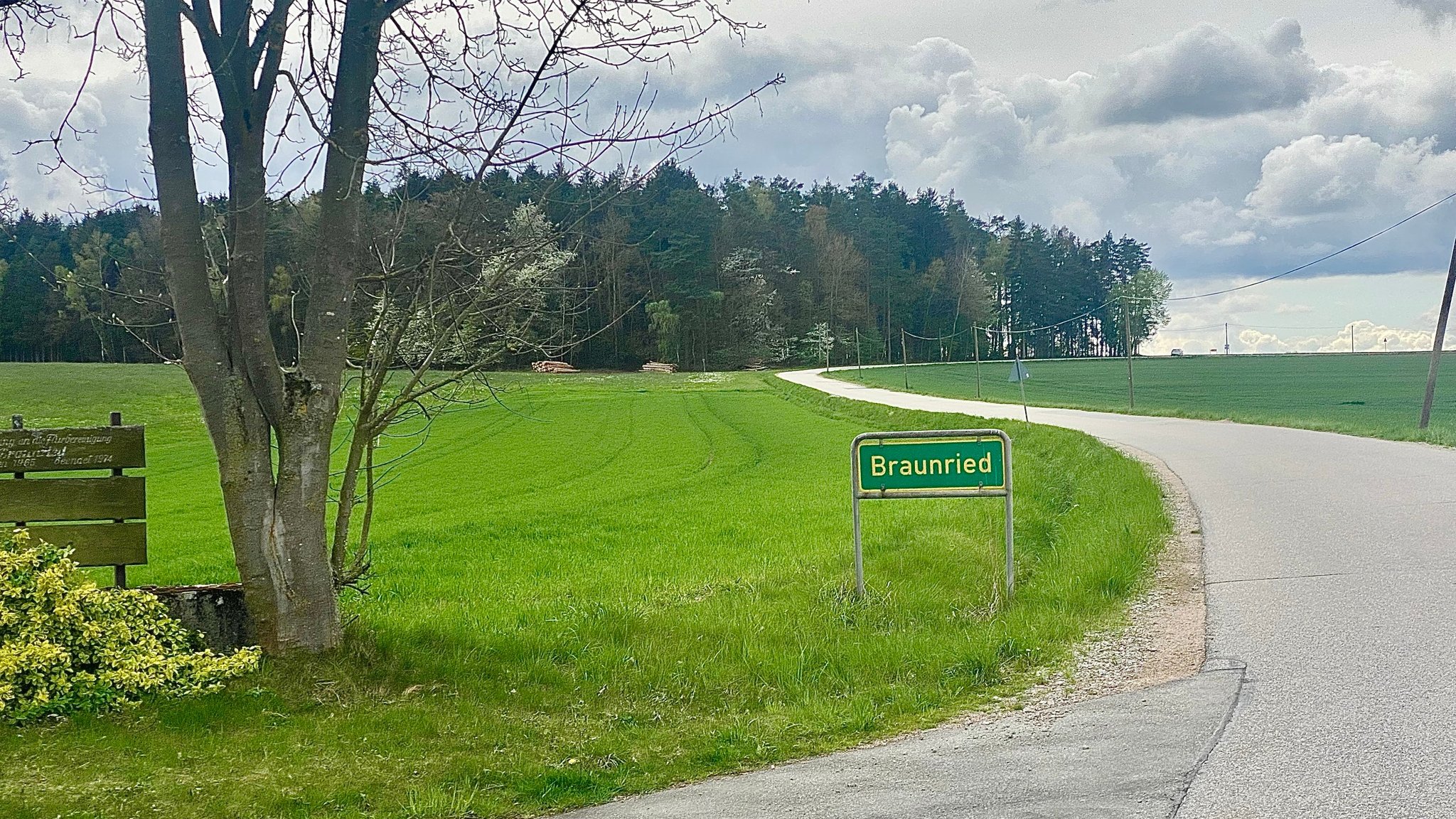 Die Landstraße auf der die Verfolgungsjagd und die Schussabgabe stattgefunden haben sollen