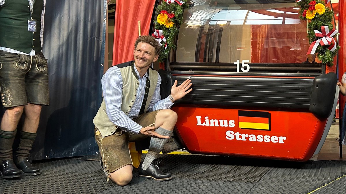 Linus Straßer und seine Gondel bei der Hahnenkammbahn in Kitzbühel 
