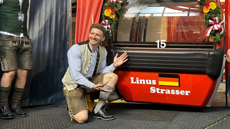 Linus Straßer und seine Gondel bei der Hahnenkammbahn in Kitzbühel | Bild: Bayerischer Rundfunk/Mona Marko Linus Straßer und seine Gondel bei der Hahnenkammbahn in Kitzbühel