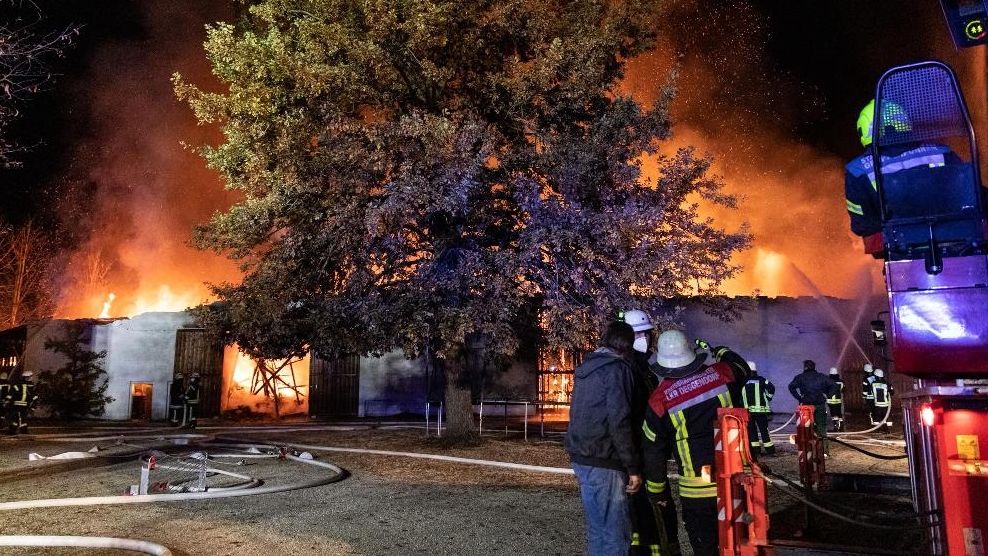 Brand Einer Landwirtschaftlichen Lagerhalle In Plattling Br24