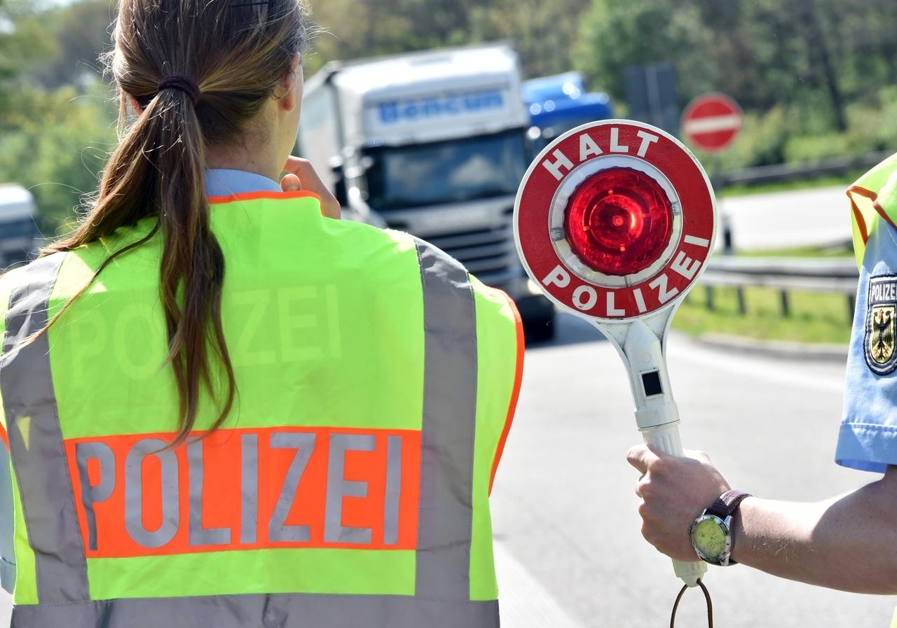 Polizeikontrolle (Symbolbild)