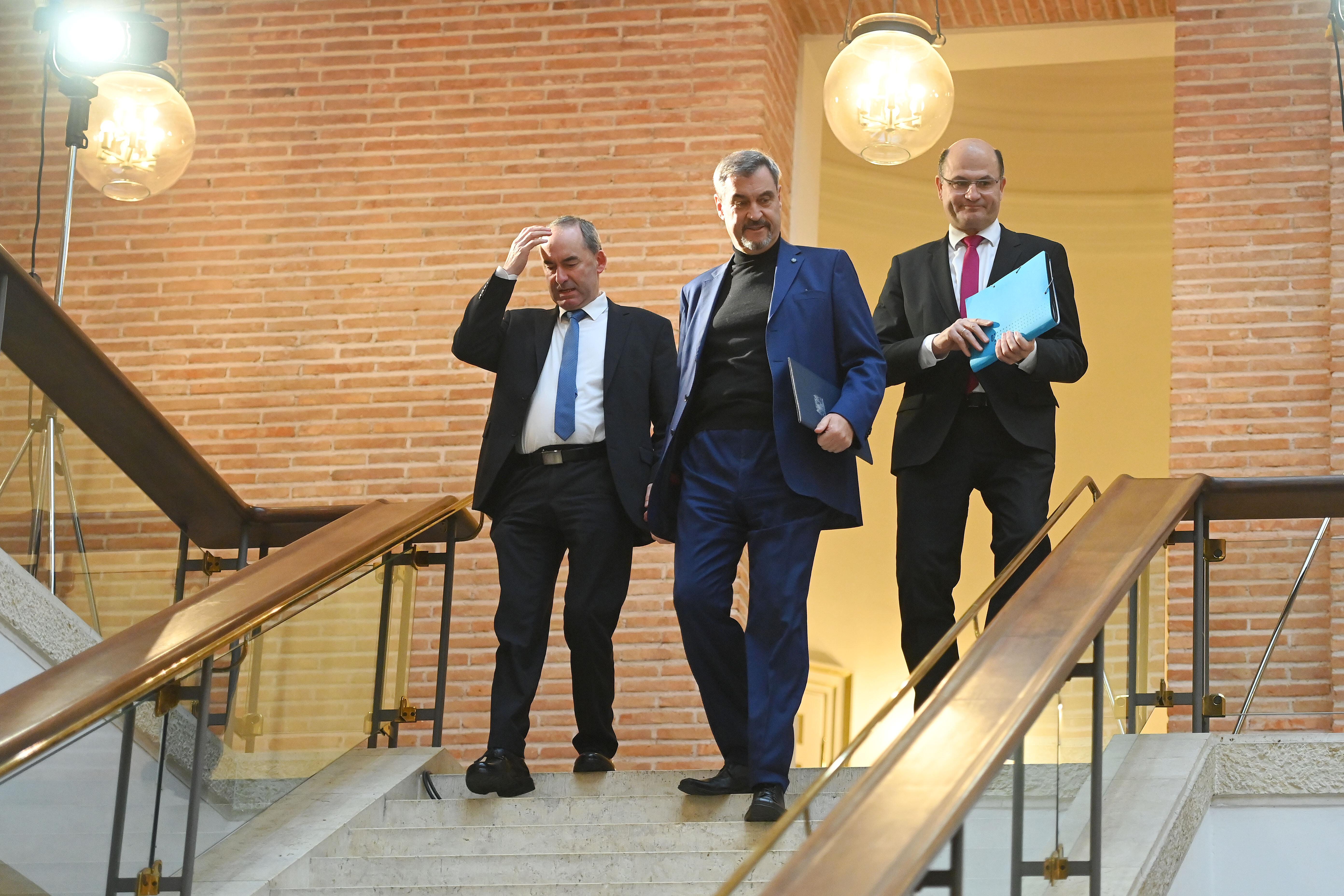 v.li:Hubert AIWANGER (Freie Waehler,Wirtschaftsminister Bayern),Markus SOEDER (Ministerpraesident Bayern und CSU Vorsitzender), Albert FUERACKER (CSU,Finanz-und Heimatminister).