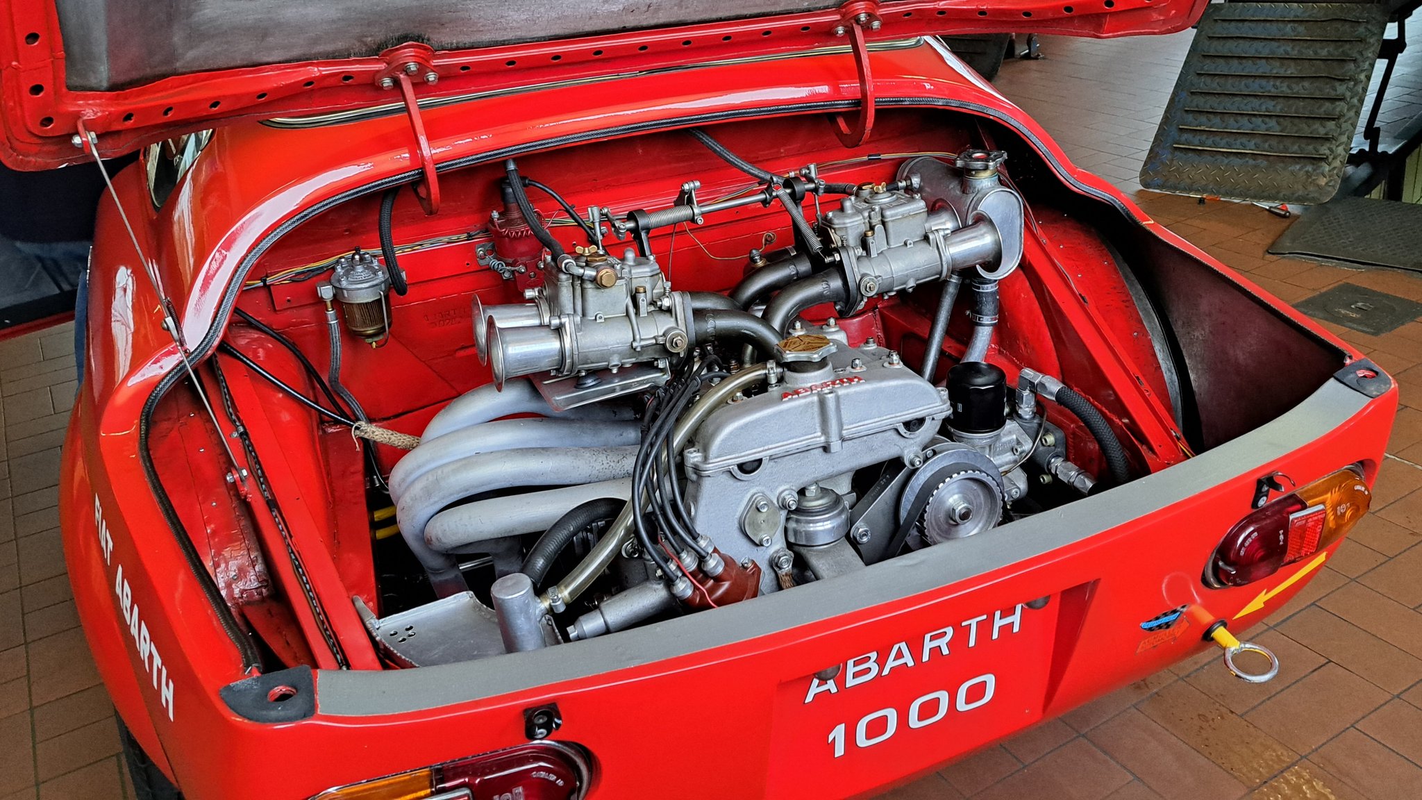 Blick in den Motorraum des Fiat Abarth 1000 Bialbero, von dem weltweit nur 15 Exemplare gebaut wurden.