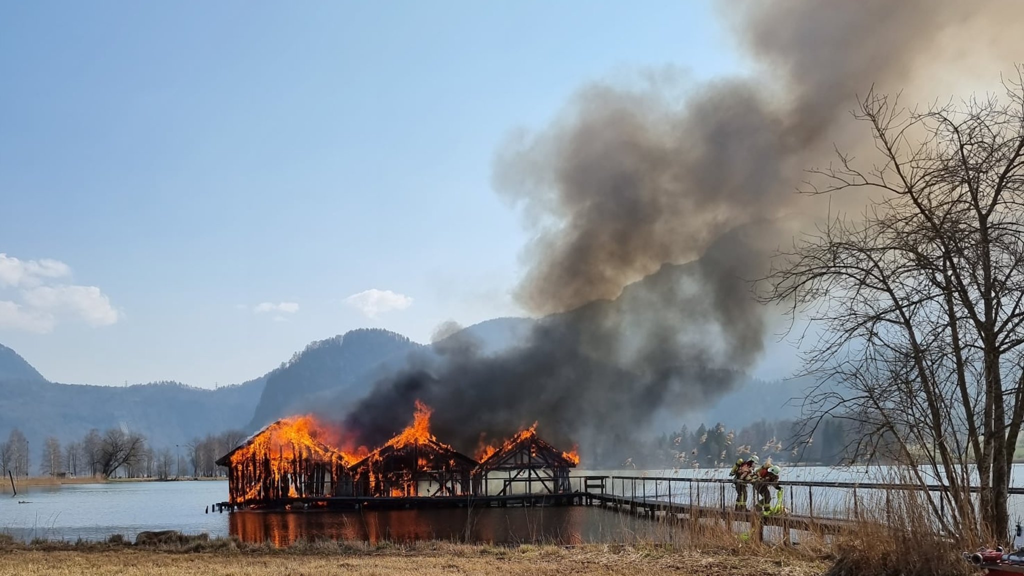 Bootshäuser am Kochelsee abgebrannt - Hoher Sachschaden