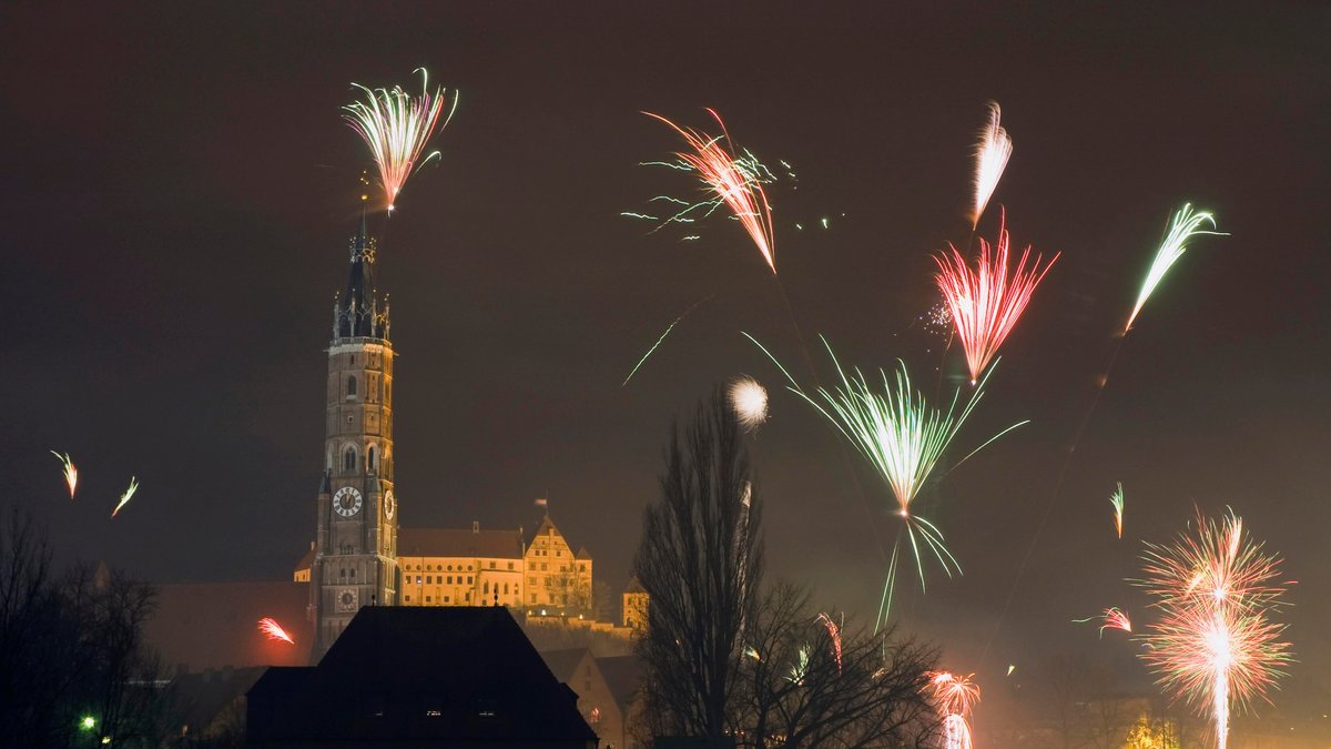 Silvester-Feuerwerk über Landshut