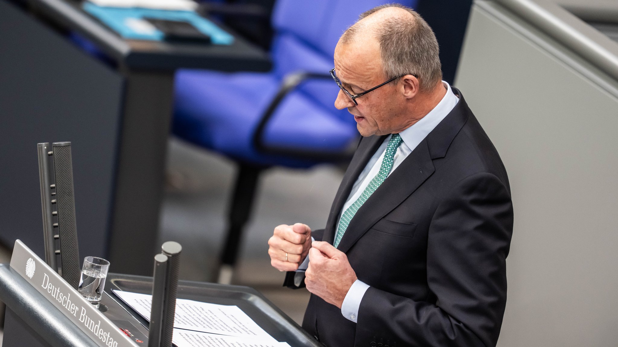 Merz will Extremisten bekämpfen und pocht auf Ukraine-Hilfe
