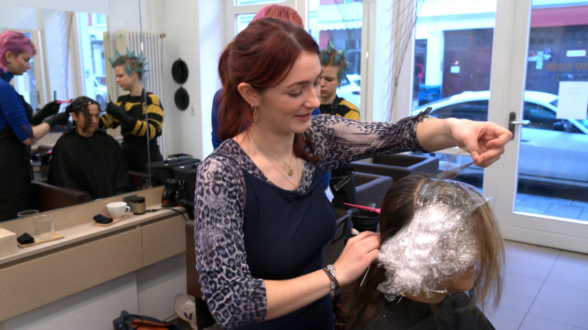 Auszubildende im Friseurhandwerk