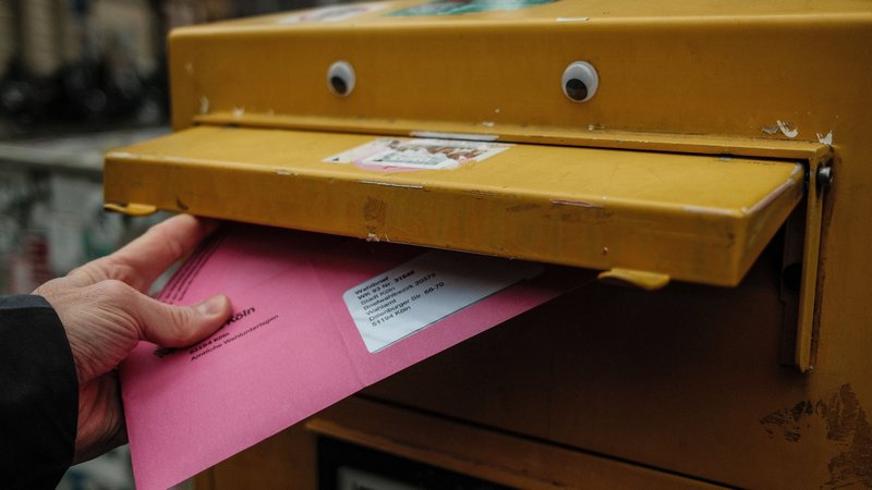 Ob von zu Hause wählen oder aus dem Urlaub: Der Trend zur Briefwahl ist ungebrochen. | Bild: dpa-Bildfunk Ob von zu Hause wählen oder aus dem Urlaub: Der Trend zur Briefwahl ist ungebrochen.