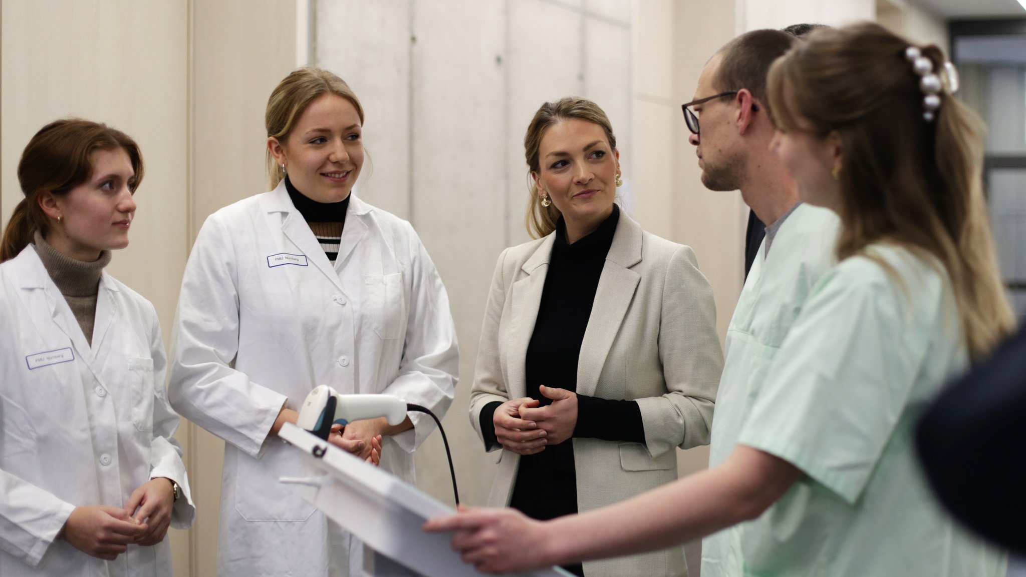 Gesundheitsministerin Judith Gerlach (CSU) im Klinikum Nürnberg