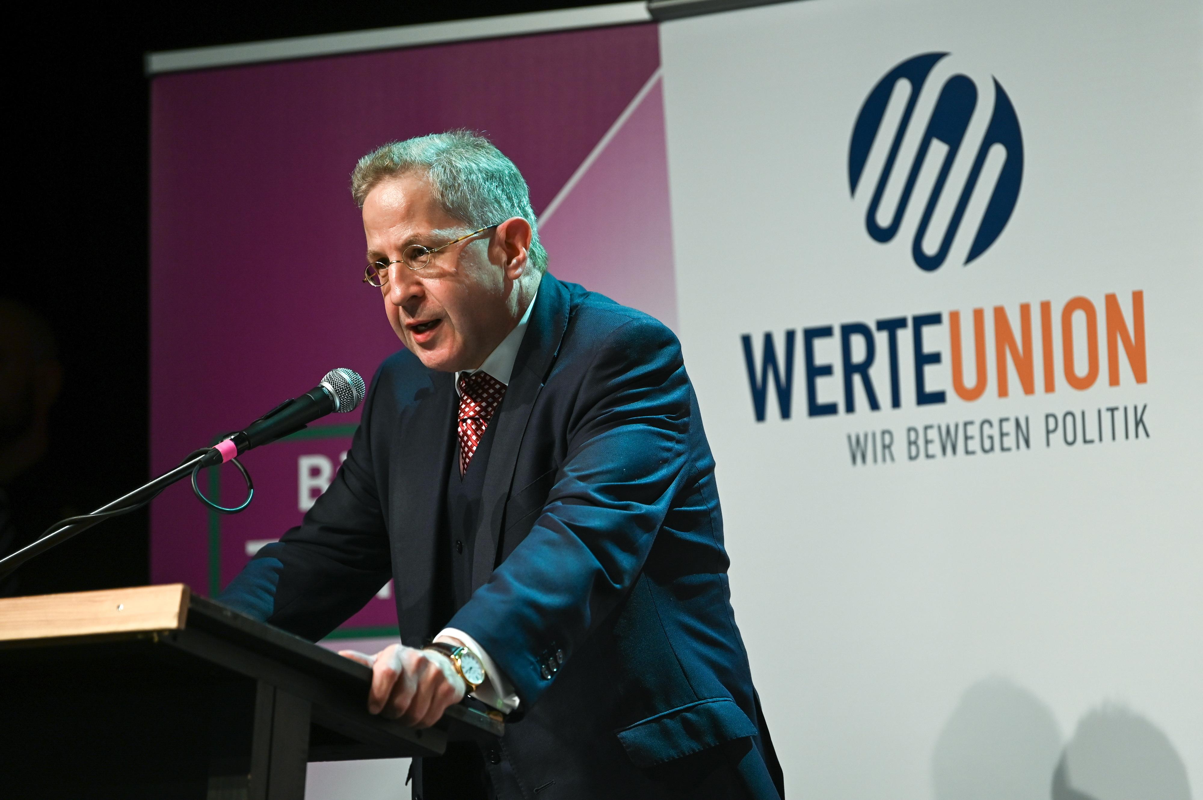 Hans-Georg Maaßen (WerteUnion) bei seiner Rede im Oktober 2023 in Erfurt, in der er beschreibt, wie er sich die Politikwende in Thüringen vorstellt. 
